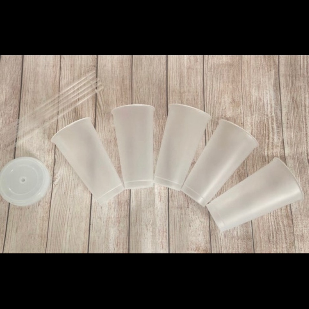 Pack of 5 clear Venti tumblers! BN